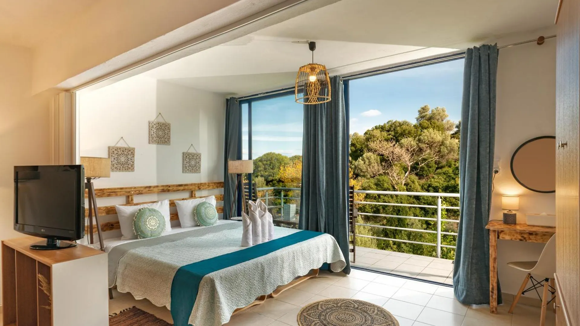 Villa Lira Pure Serenity & Sea Views 3Br Rethymno  Rethymno (Crete)